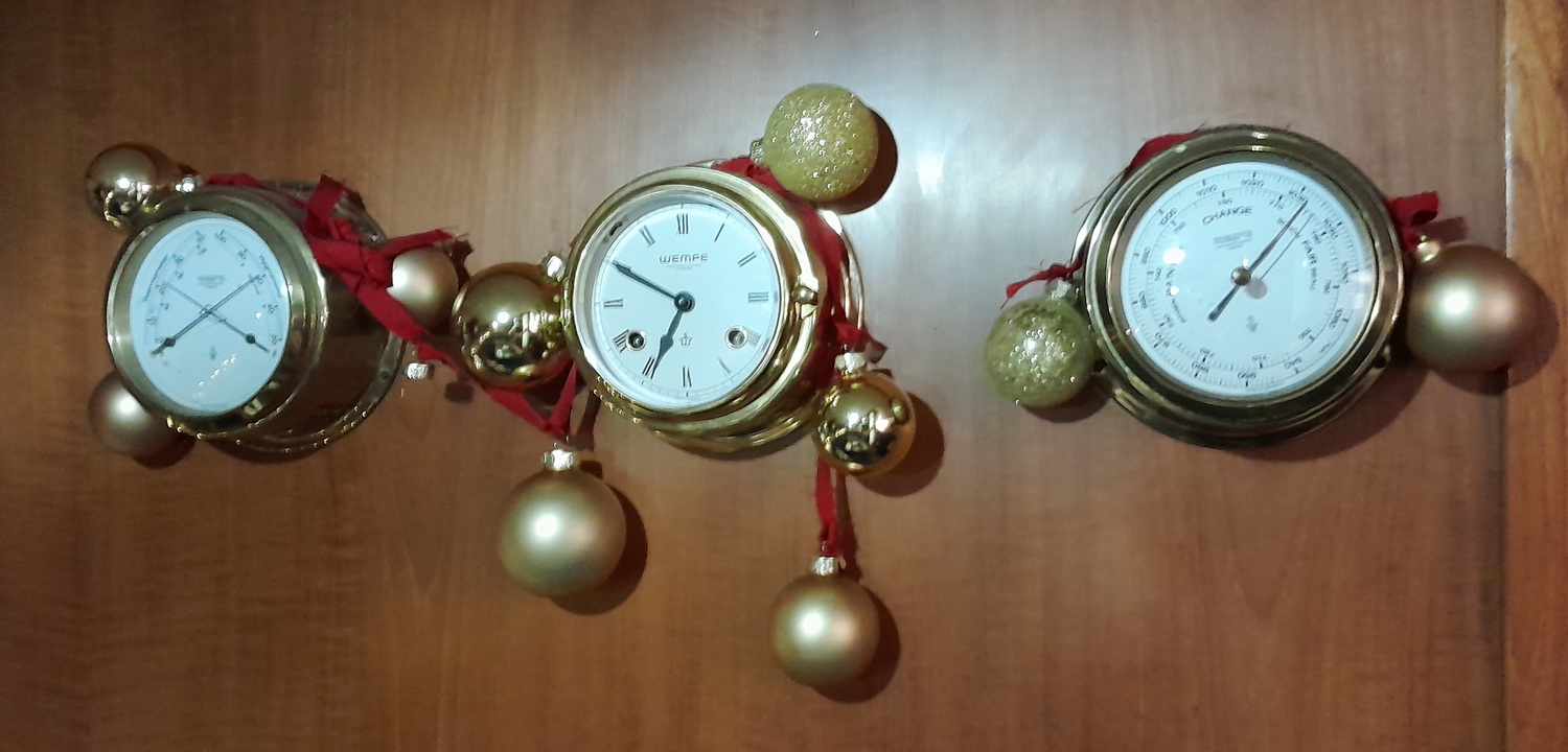 3-Kerstversiering aan de wand